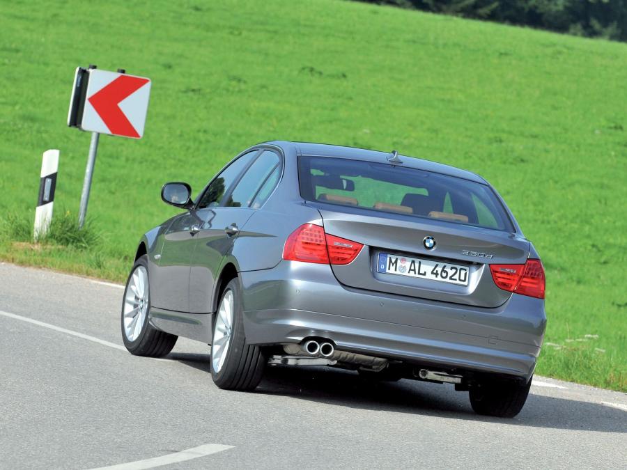  BMW 330d Sedan 2008 года  (фото 8 из 16)